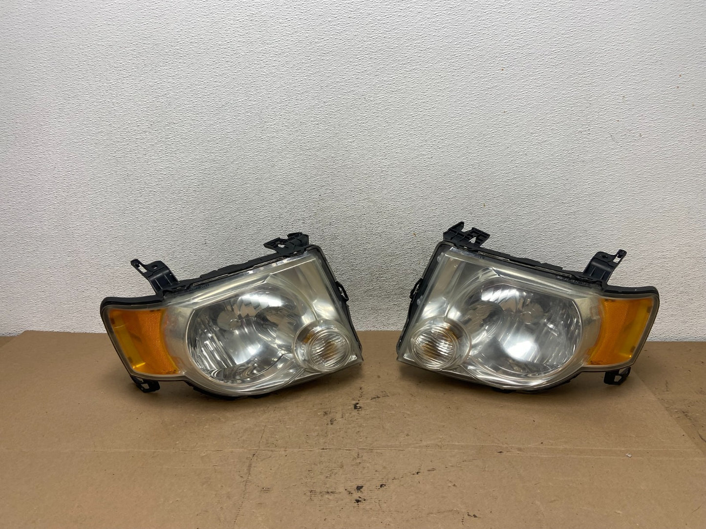 2008 to 2012 Ford Escape Headlights Left+Right Side Set Halogen AF4517 DW0