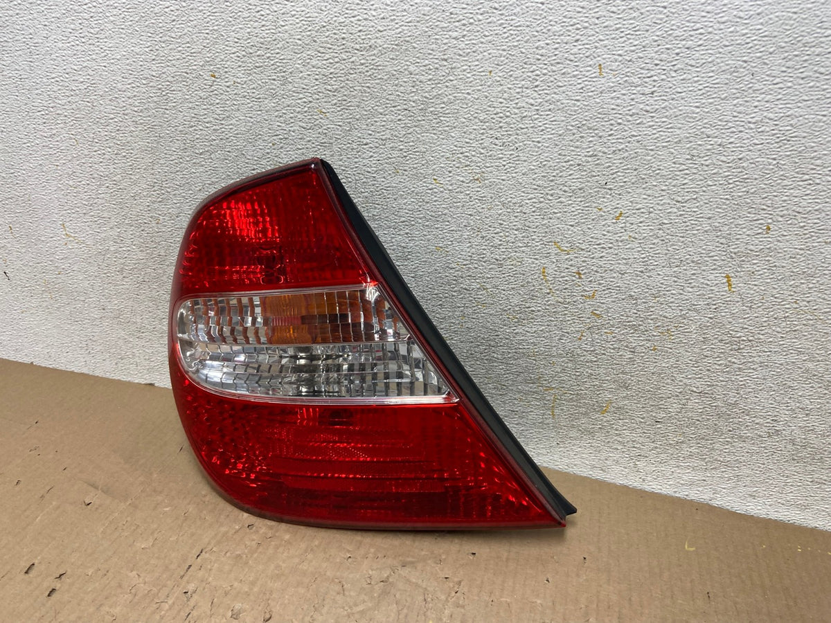 2002 2003 2004 Toyota Camry Left Driver LH Side Tail Light AH5979 LK2