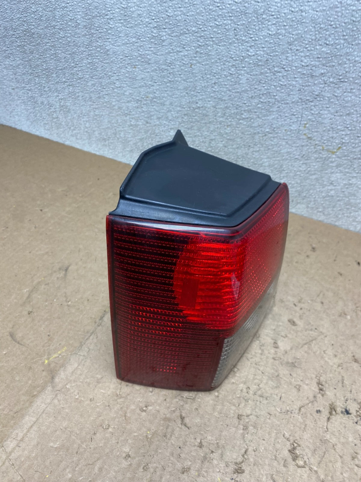 2006-2010 Mitsubishi Endeavor Left Driver Lh Tail Light Oem X2140 DW2