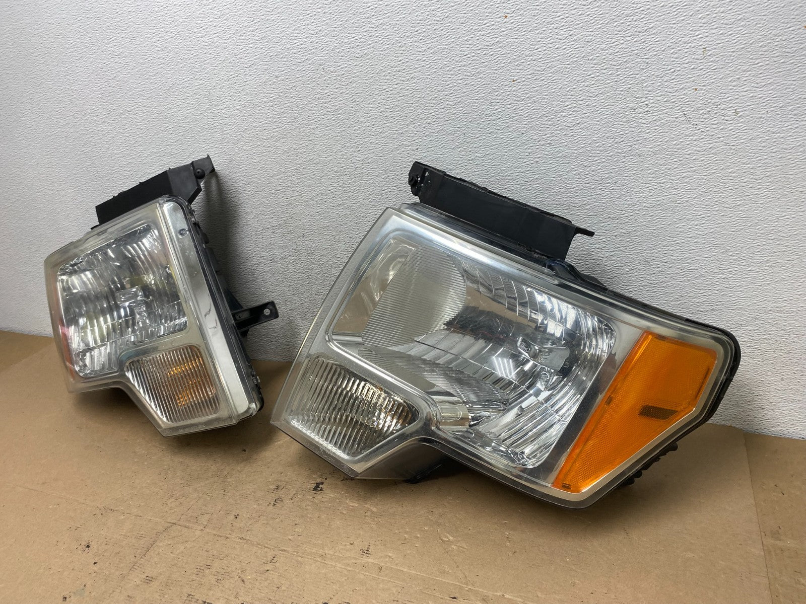 2009 to 2014 Ford F-150 F150 Left+Right Halogen Headlights AF4742 DW1