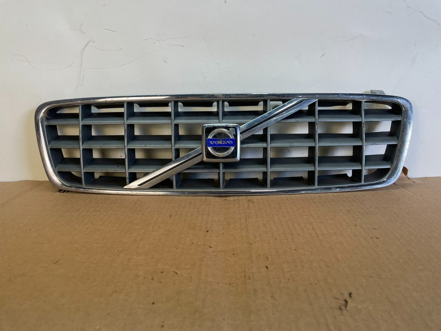 2001 to 2004 Volvo XC70 Front Upper Grill Grille AG3122 DG0
