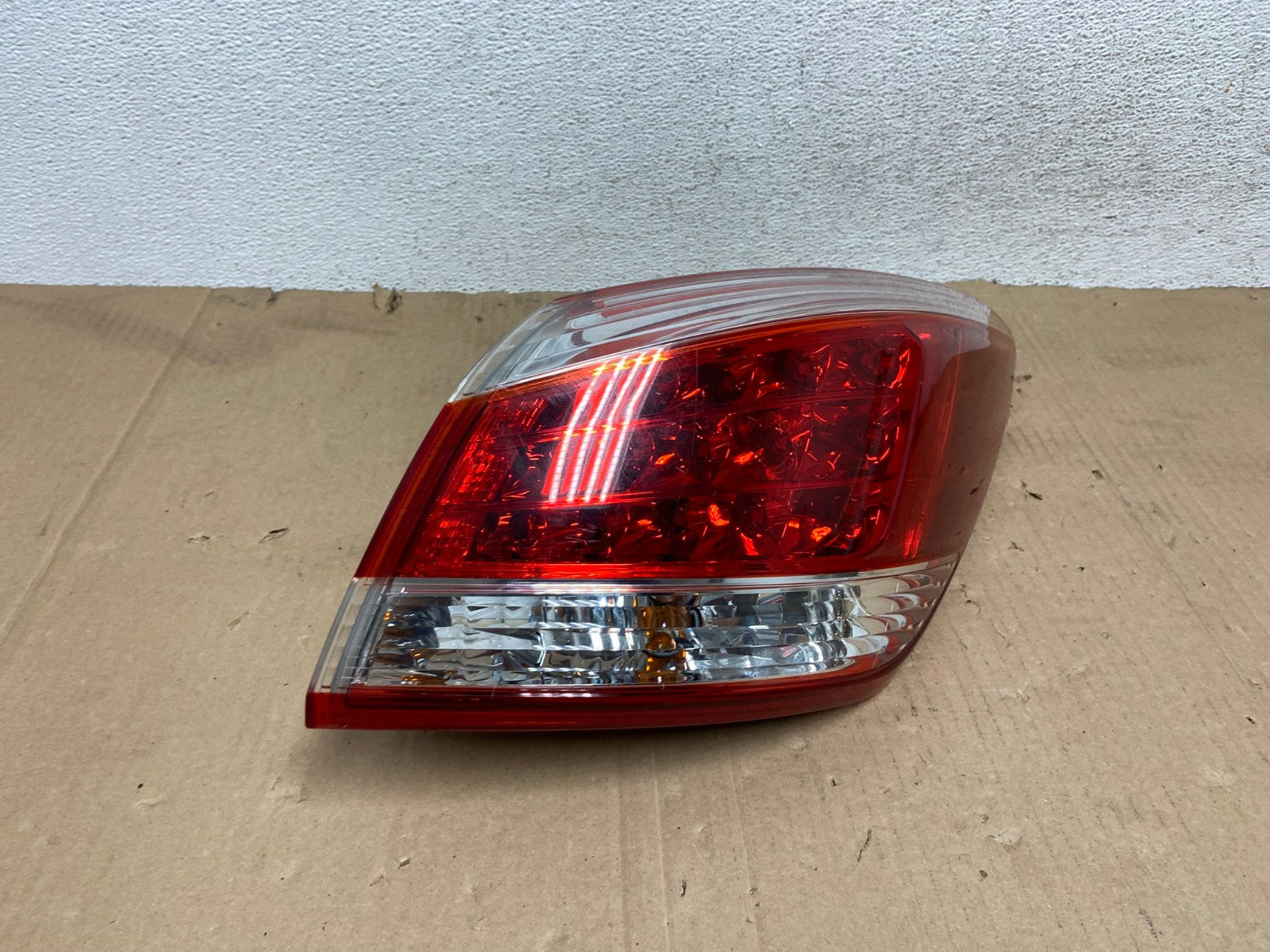 2011 - 2014 Nissan Murano Right Passenger Side RH Tail Light AE9142 LK2