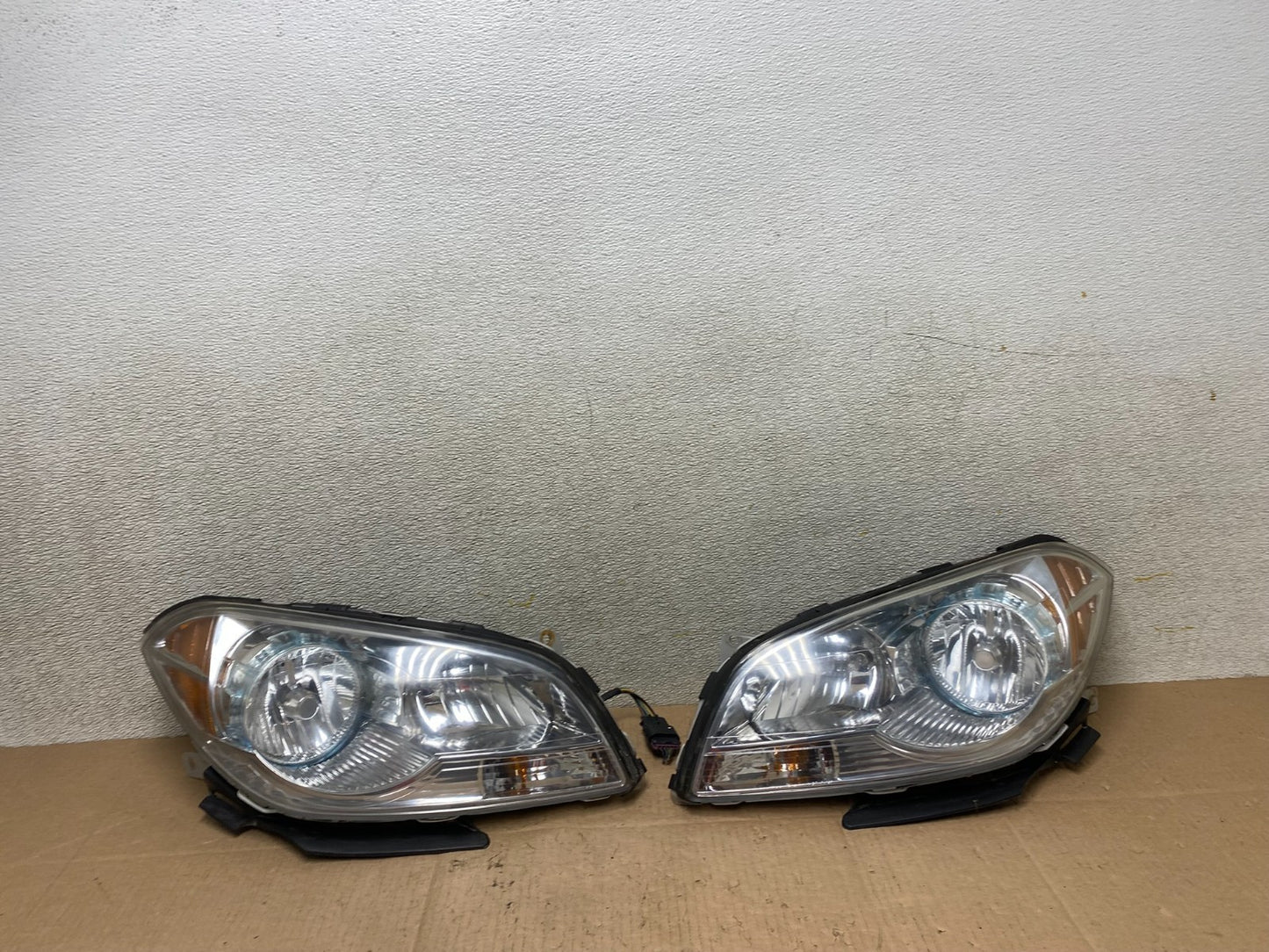 2008 to 2012 Chevrolet Malibu Left+Right Side Set Headlights Oem W0788 DW0