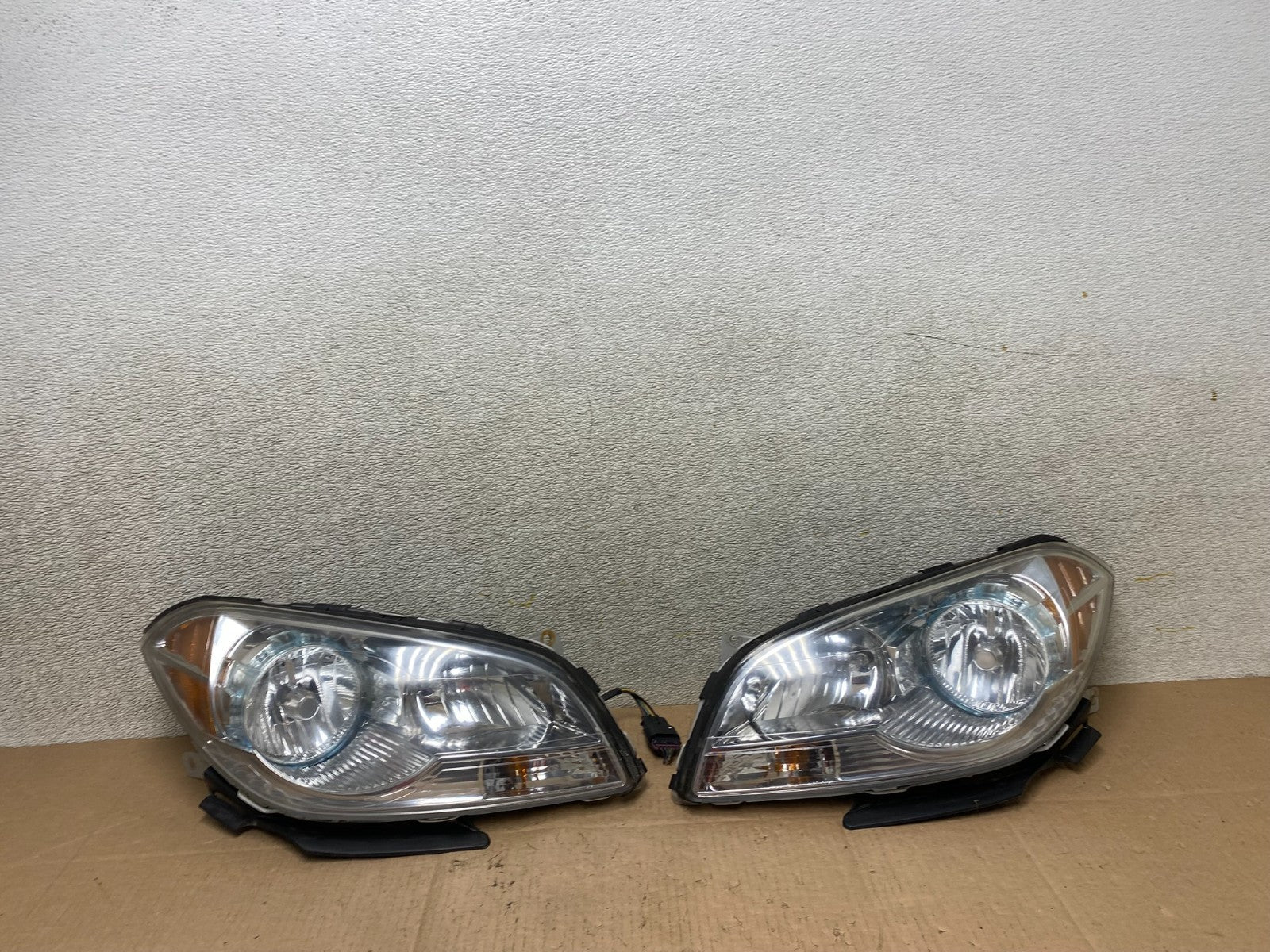 2008 to 2012 Chevrolet Malibu Left+Right Side Set Headlights Oem W0788 DW0