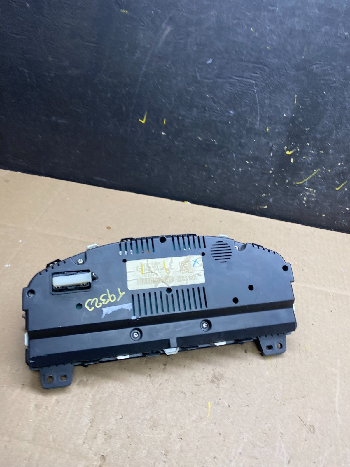 2011 Ford Edge Gauge Speedometer Cluster t9323 DG4