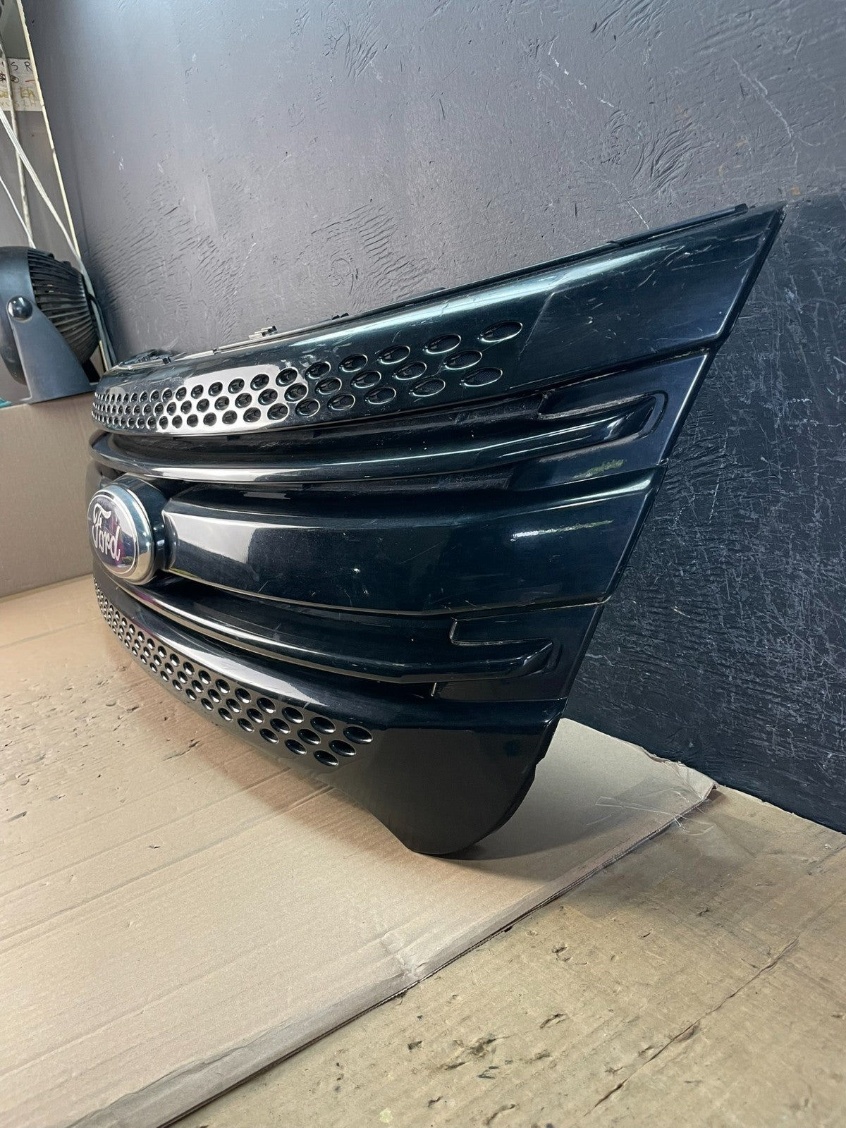 2011 to 2015 Ford Explorer Upper Front Grill Grille ad5988 DG1