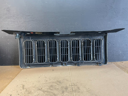 2006 to 2010 Jeep Commander Front Upper Grill Grille OEM AA7986 DG4