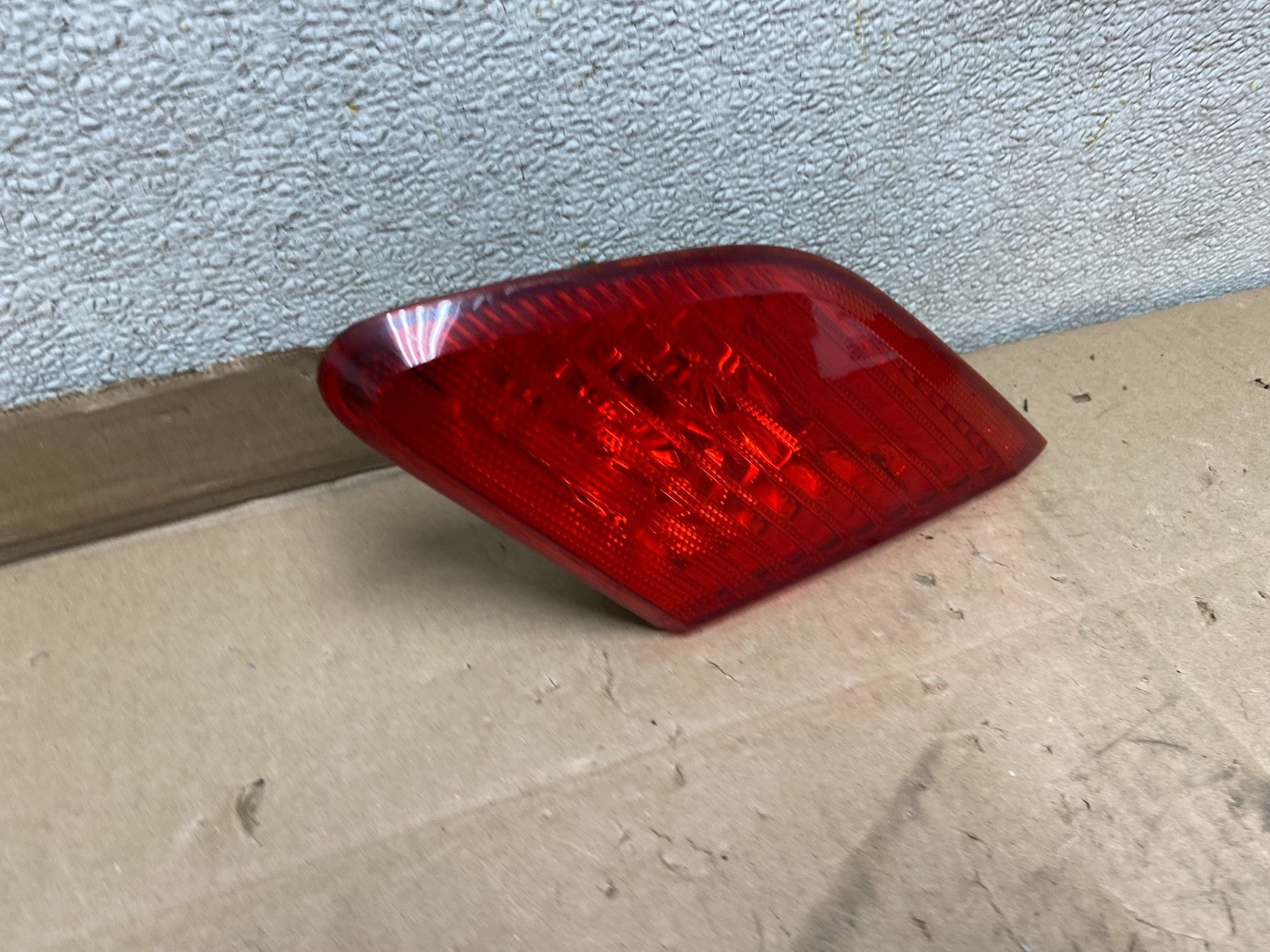 2003 to 2004 Toyota Avalon Right Passenger RH Inner Tail Light U6790 DW1