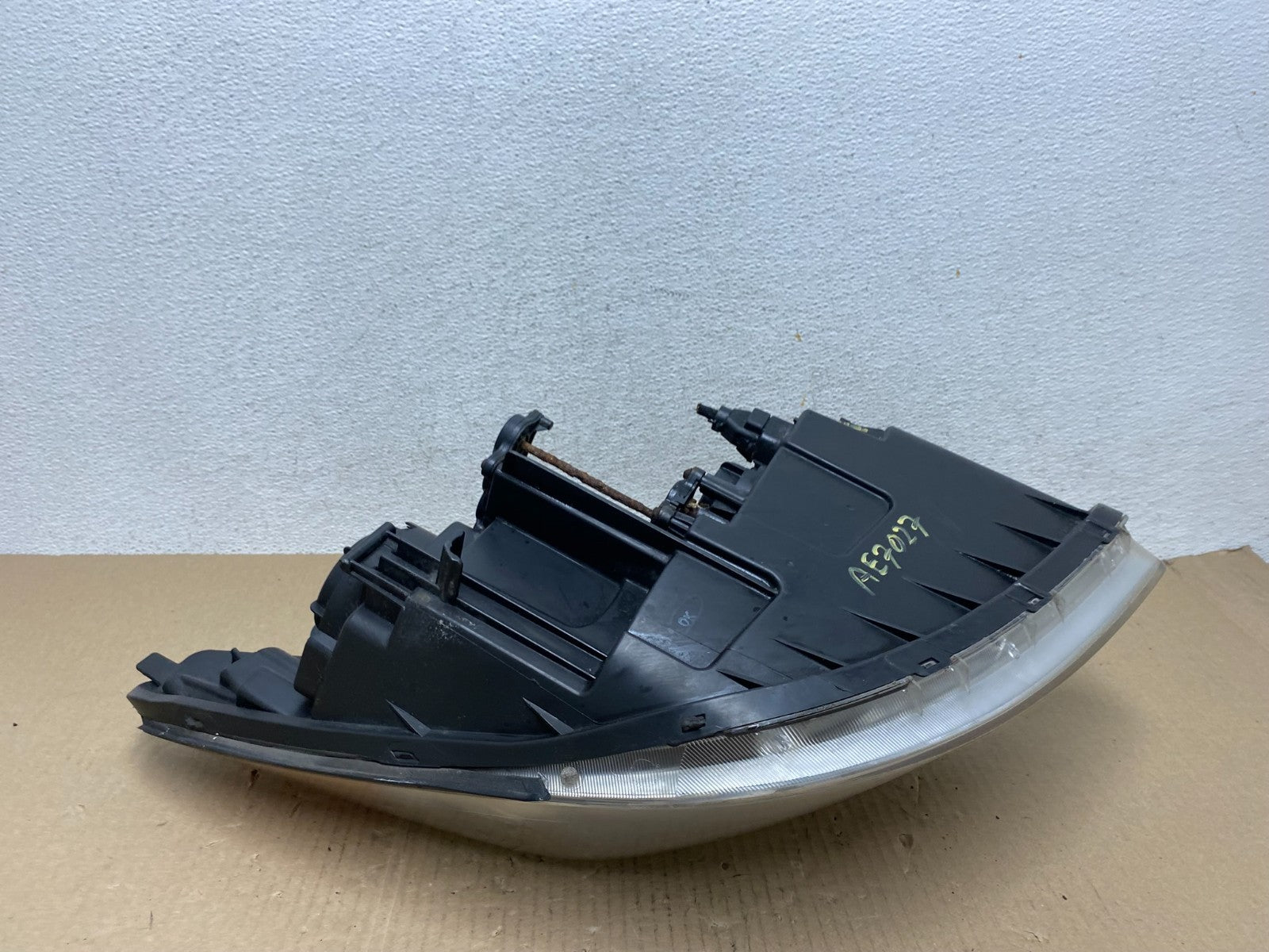 2007 to 2012 Hyundai Veracruz Left Driver LH Headlight Halogen AE7027 DW8