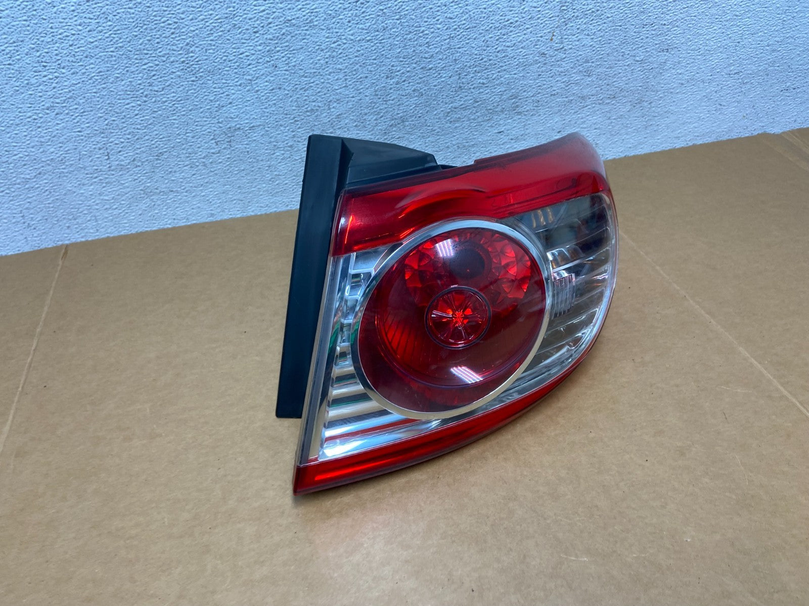 2010 to 2012 Hyundai Santa Fe Right Passenger RH Tail Light AD8877 DW2