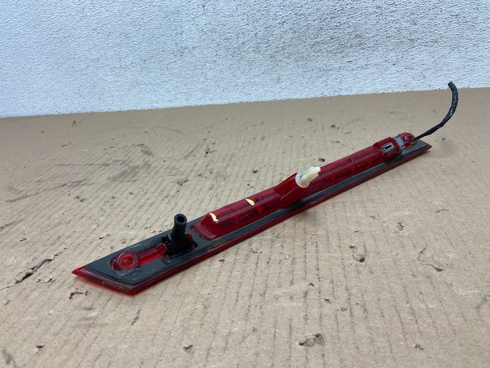 2007 to 2011 Ford Edge Rear Third Brake 3rd Light Lamp ae8755 DG4