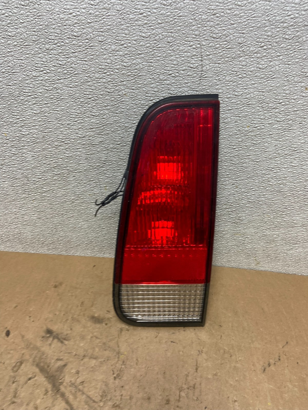 2003 to 2005 Lincoln Aviator Right Passenger Inner Tail Light Side OEM Z9348 DW0