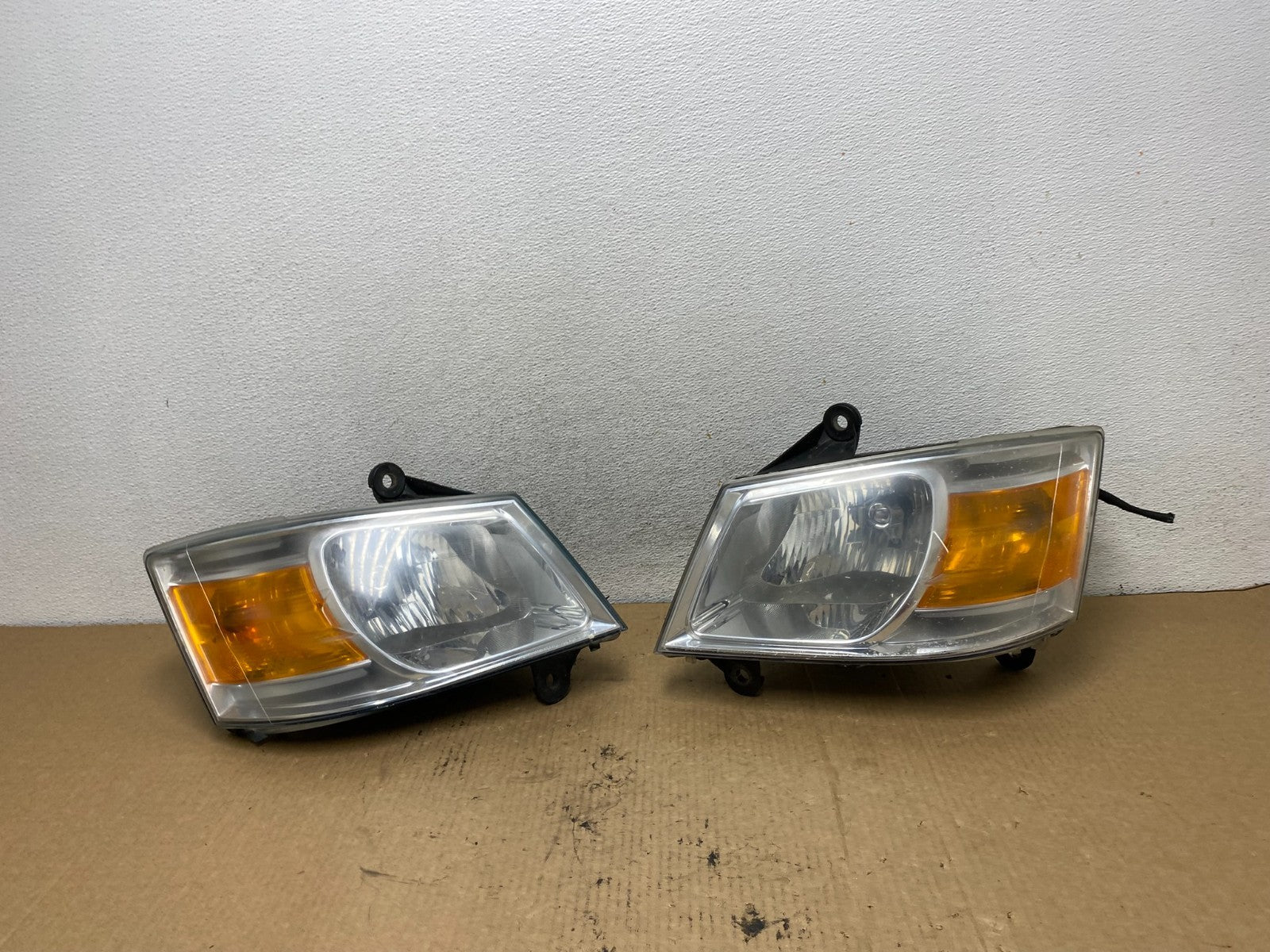 2008 to 2010 Dodge Caravan Left+Right Set Side Halogen Headlights DEPO AG2157 DW0