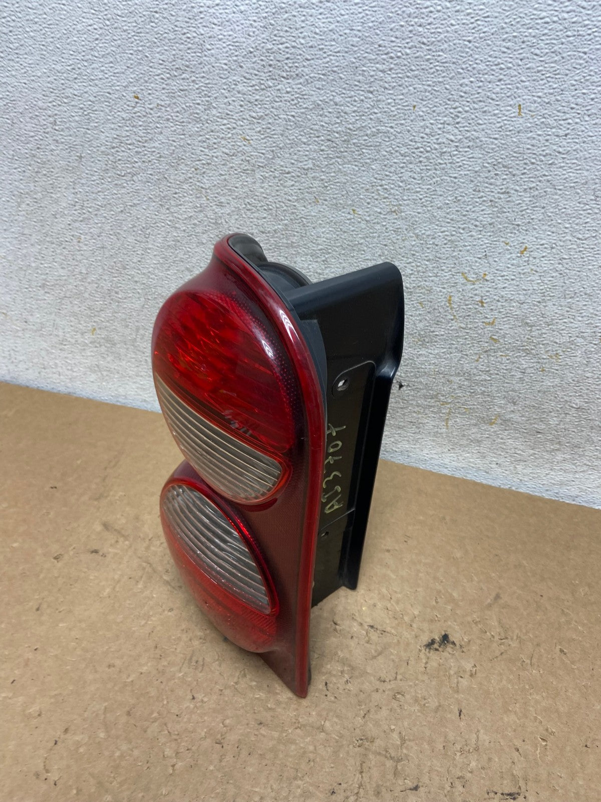 2005 2006 2007 Jeep Liberty Left Driver Lh Side Tail Light AI3707 LK1