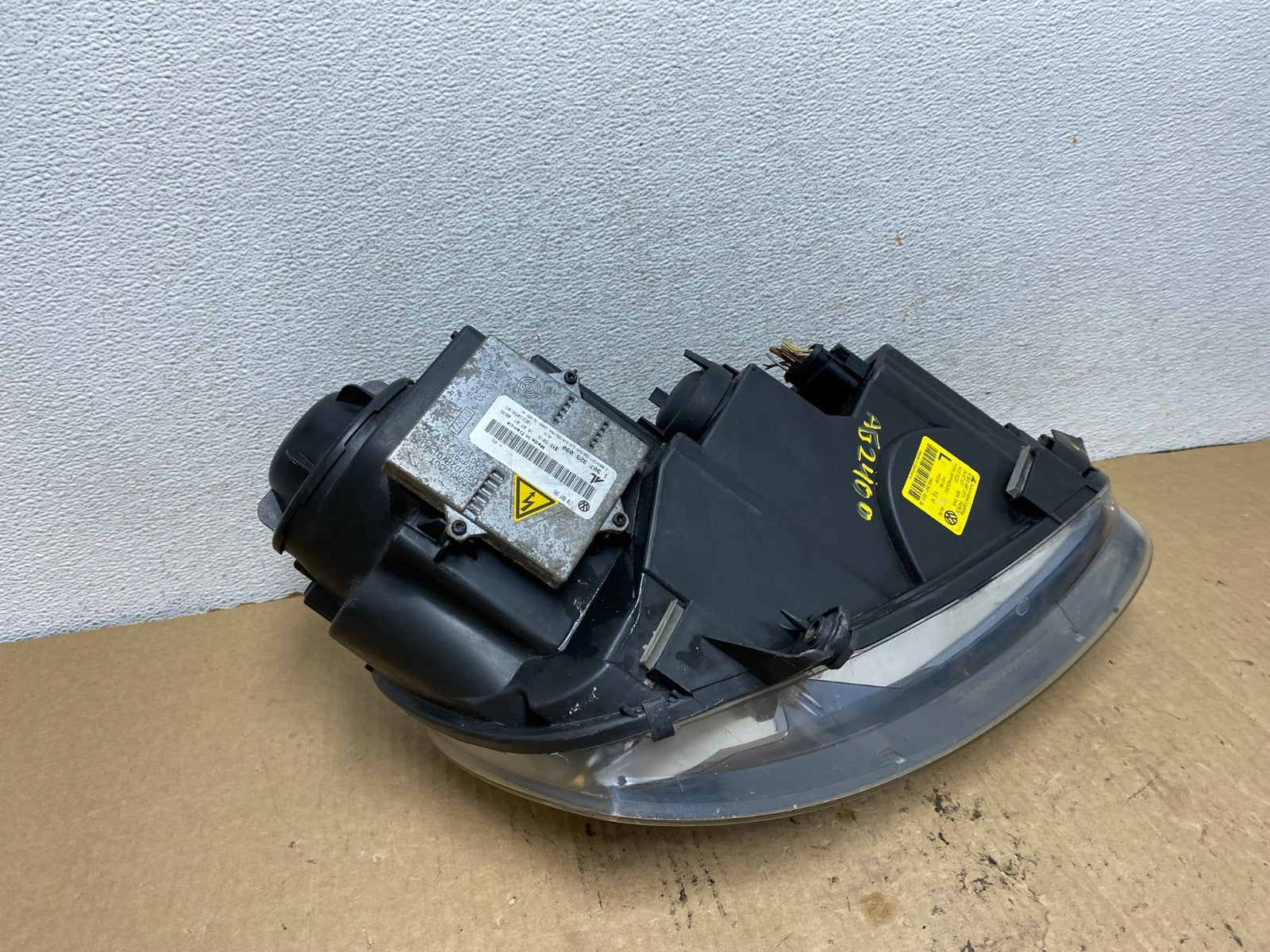 2006 to 2009 Volkswagen Jetta Golf Left Driver HID Xenon Headlight AG2400 DW10