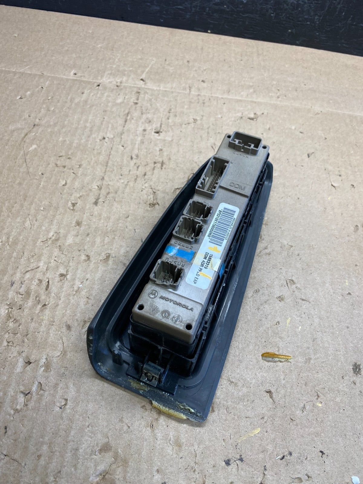 2003 to 2006 Suburban Tahoe Yukon Front Left Driver Window Switch AC6556 DG3