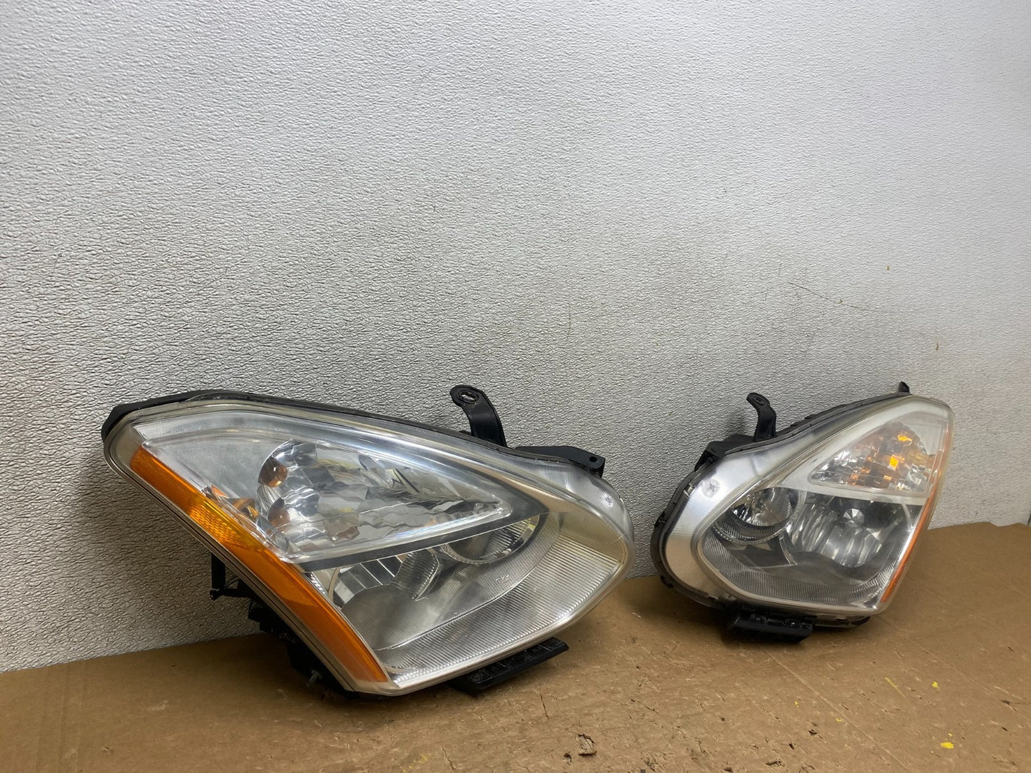2009-2013 Nissan Rogue Left+Right Side Set Halogen Headlights OEM V6249 DW2