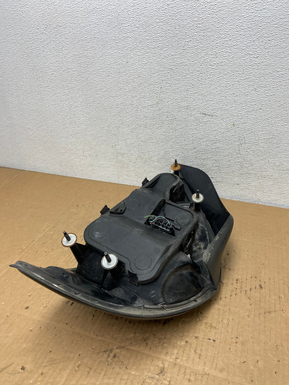 1999-2005 Pontiac Grand AM Left Driver LH Side Tail Light AD1113 LK7
