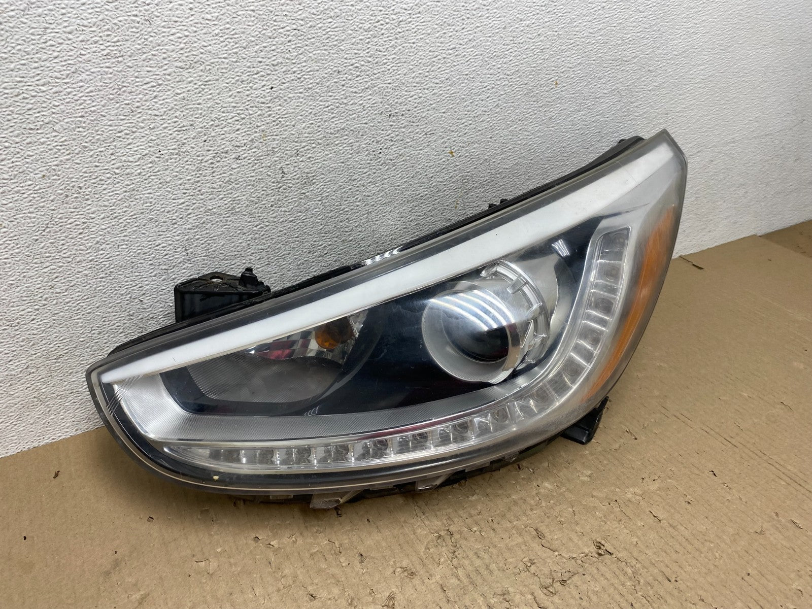 2014 to 2017 Hyundai Accent Sedan Right Passenger LED Headlight AF2822 DG2