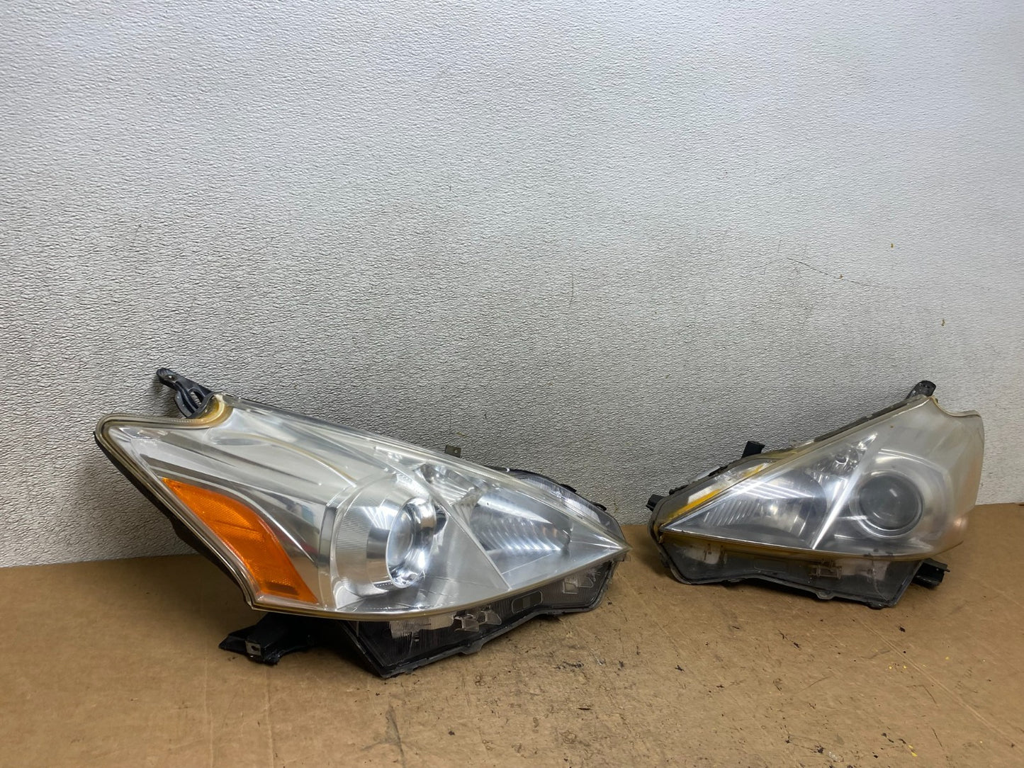 2012 2013 2014 Toyota Prius V Left+Right Side Halogen Headlights T5191 DW2