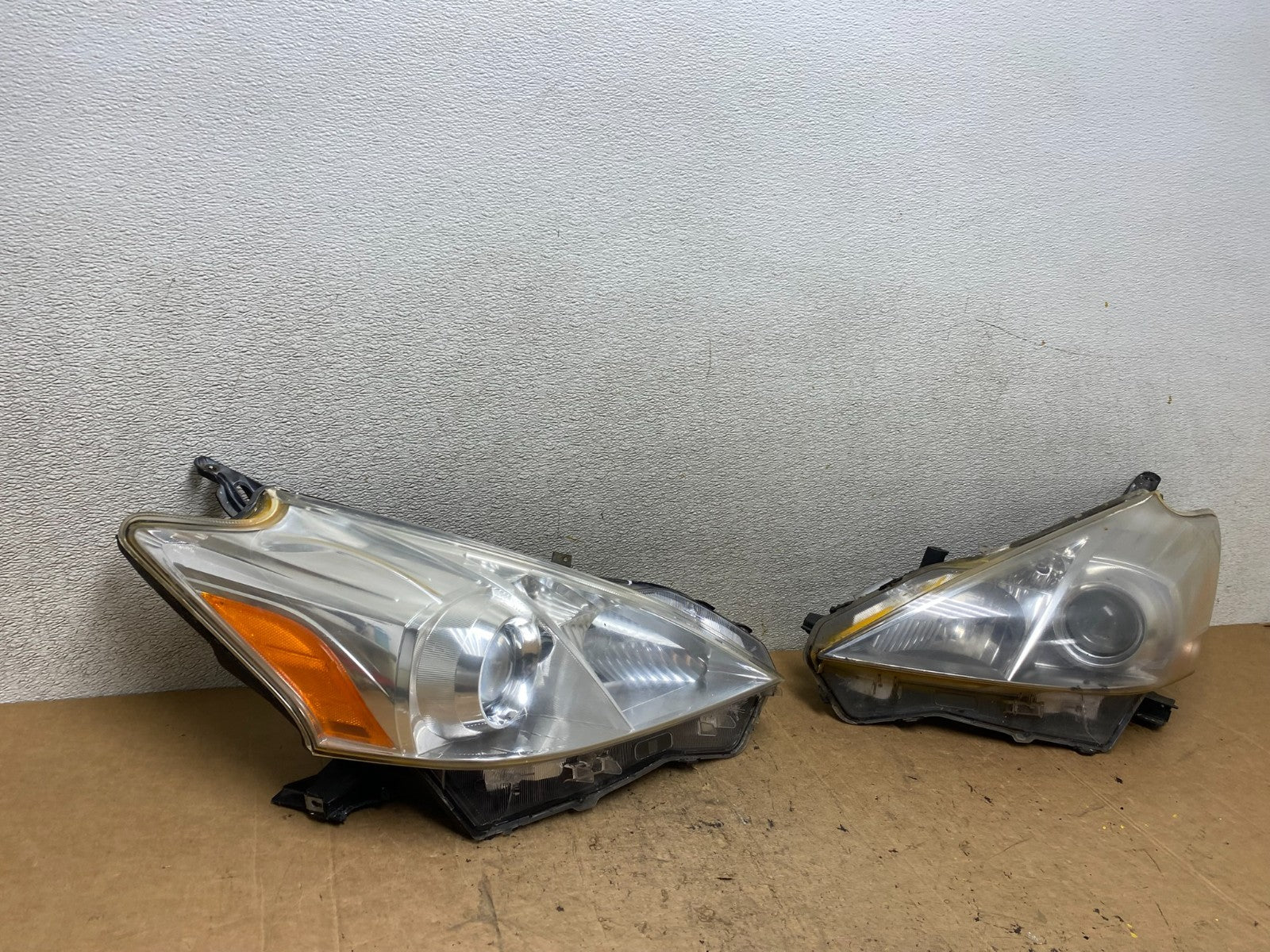 2012 2013 2014 Toyota Prius V Left+Right Side Halogen Headlights T5191 DW2