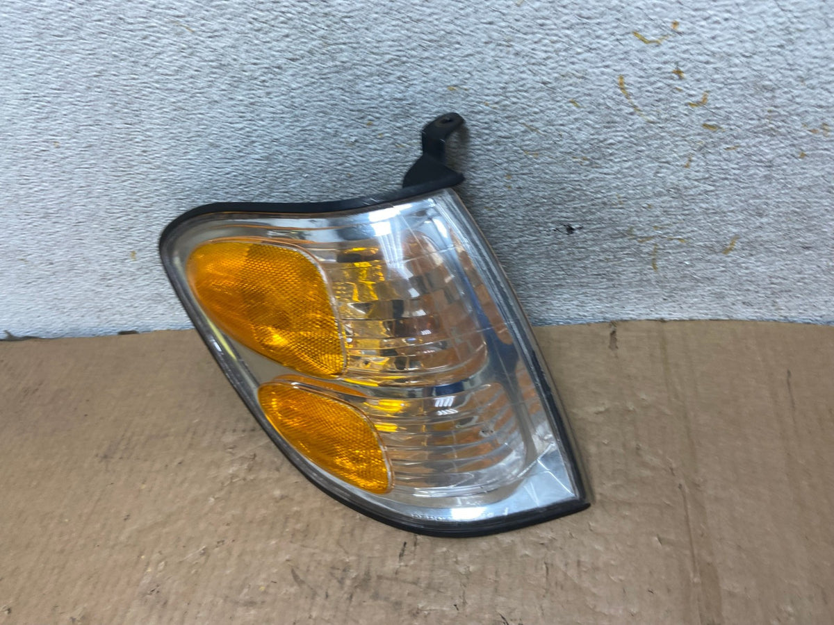 2001 - 2004 Toyota Sequoia Right Passenger RH Side Turn Signal DEPO AI7901 LK1
