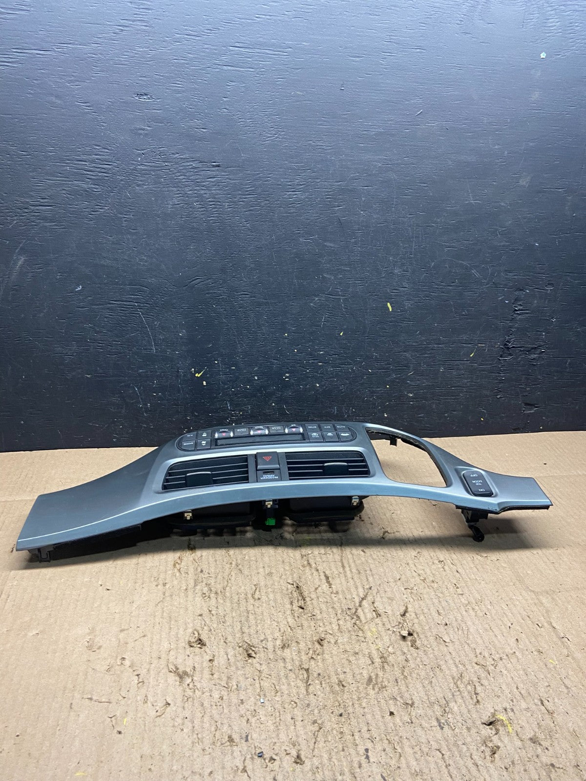2005 to 2010 Honda Odyssey Radio Climate Control Dash Trim Bezel Q1017 DG3