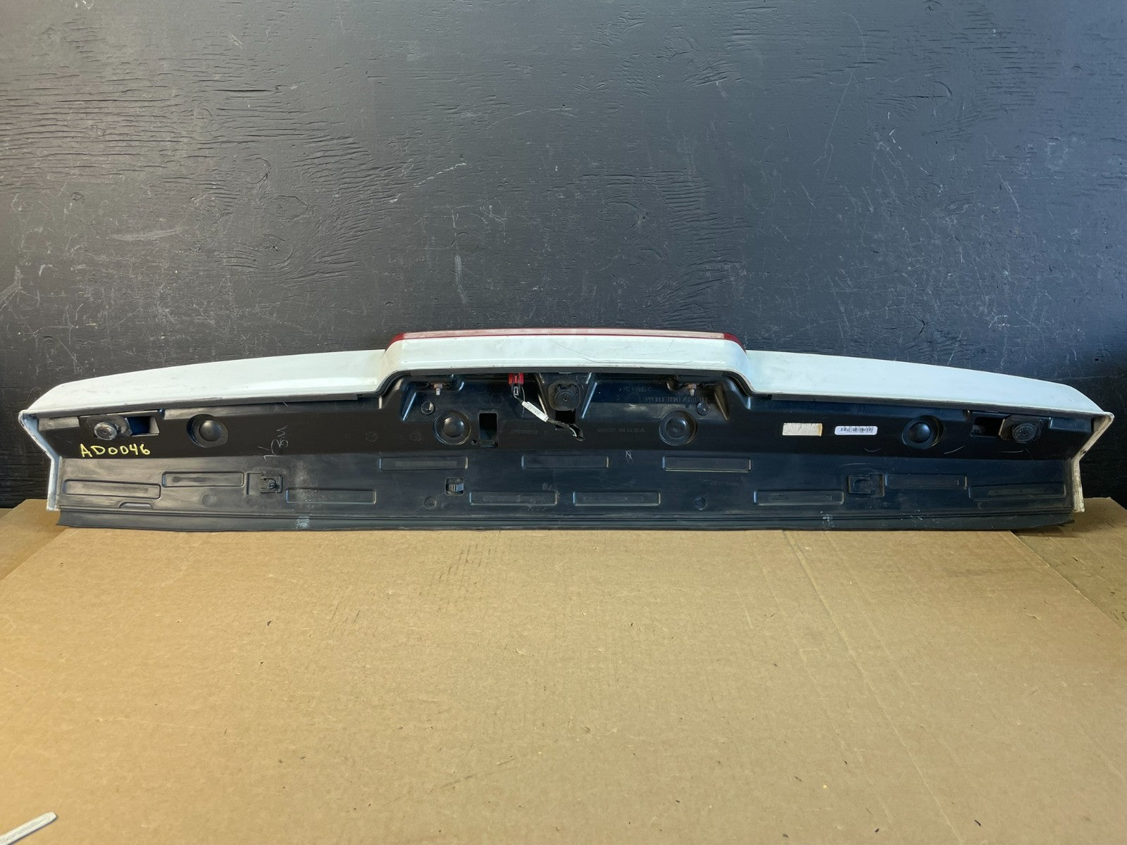 2007-2014 Chevrolet Tahoe Suburban Yukon Spoiler Wing 3rd Brake Light AD0046 DG6