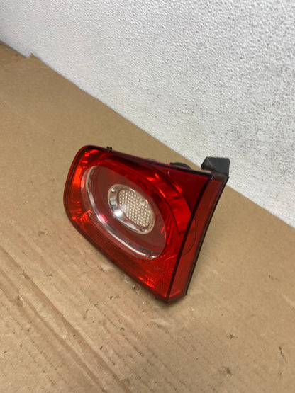 2009-2011 Volkswagen Tiguan Right Passenger Side Inner Tail Light AD3868 LK1