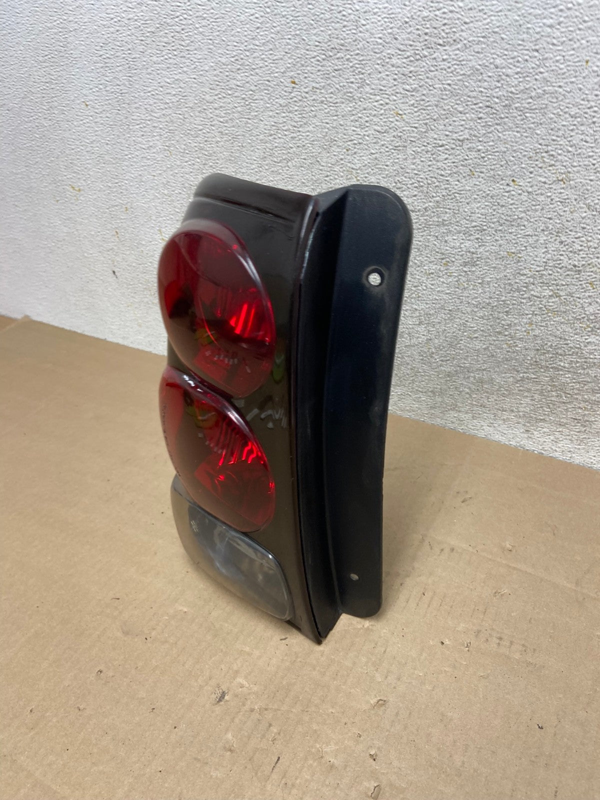 2002 to 2009 Chevrolet Trailblazer Left Driver LH Side Tail Light AI1420 LK1