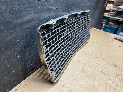 1994 to 1995 Mercedes Benz W124 E-Class Front Upper Grill Grille U6409 DG7