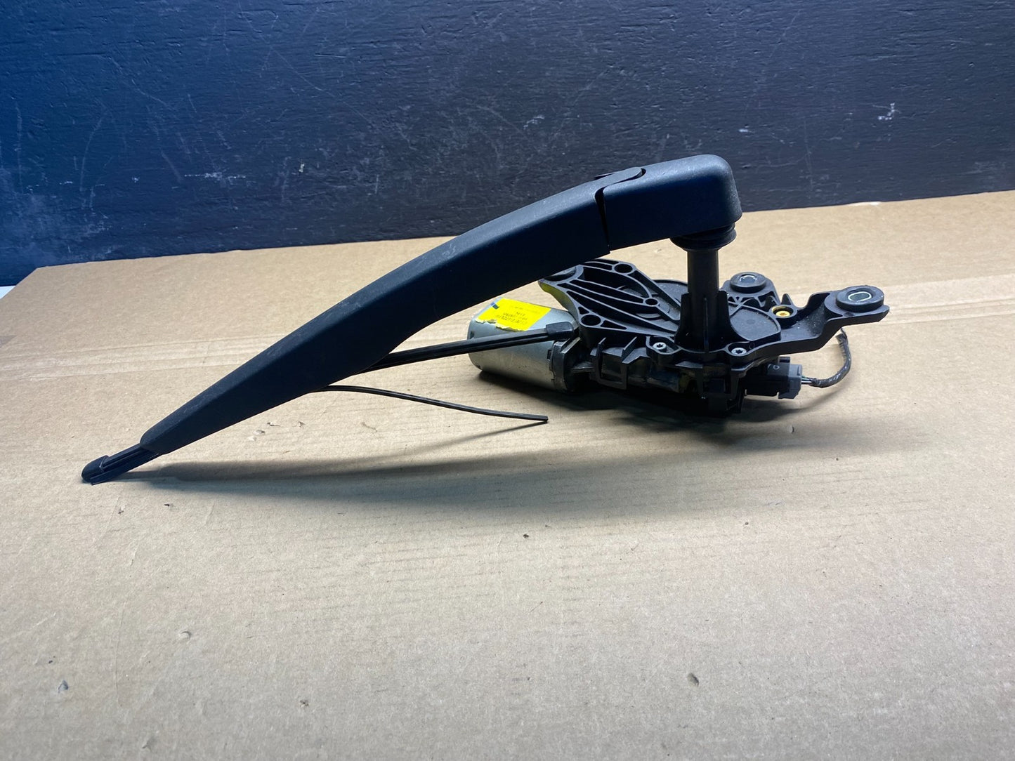 2013 to 2019 Ford Escape Rear Windshield Wiper Motor OEM ac4374 DG3