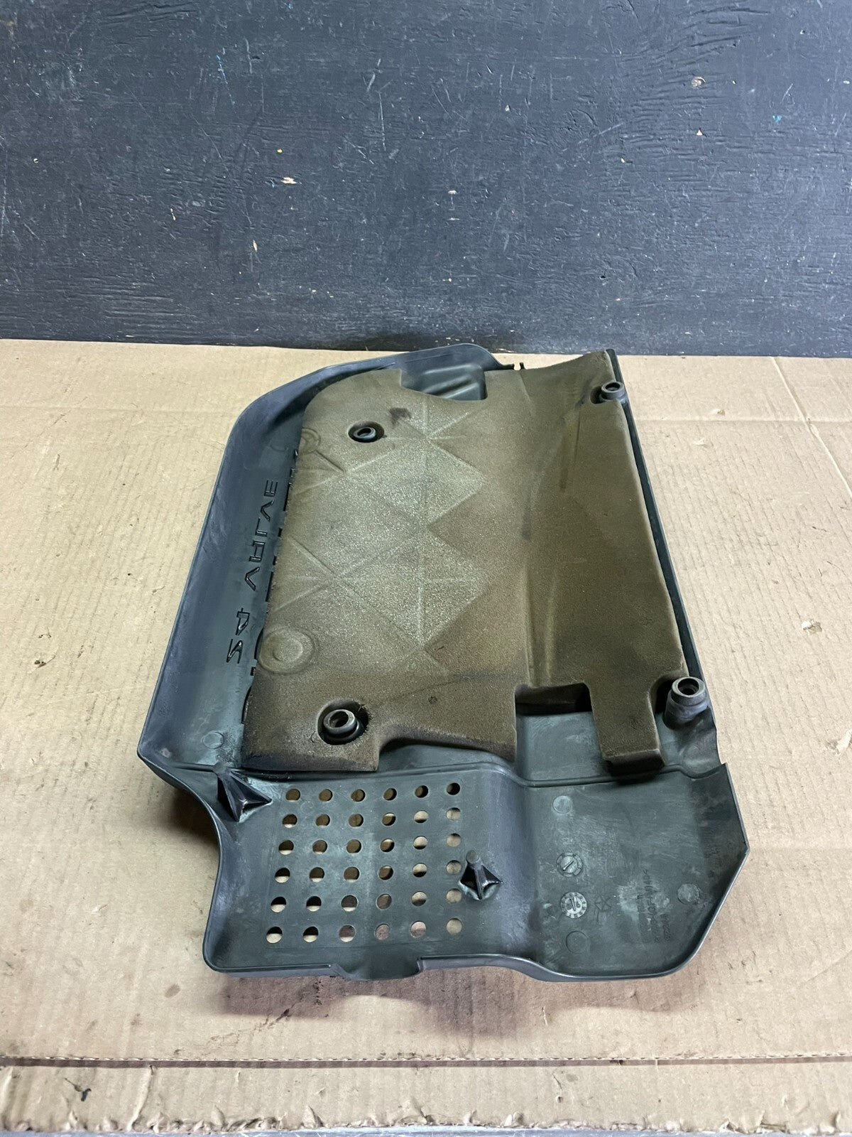 2004 2005 2006 Chrysler Pacifica 3.5L Engine Cover Motor J6913 DG7