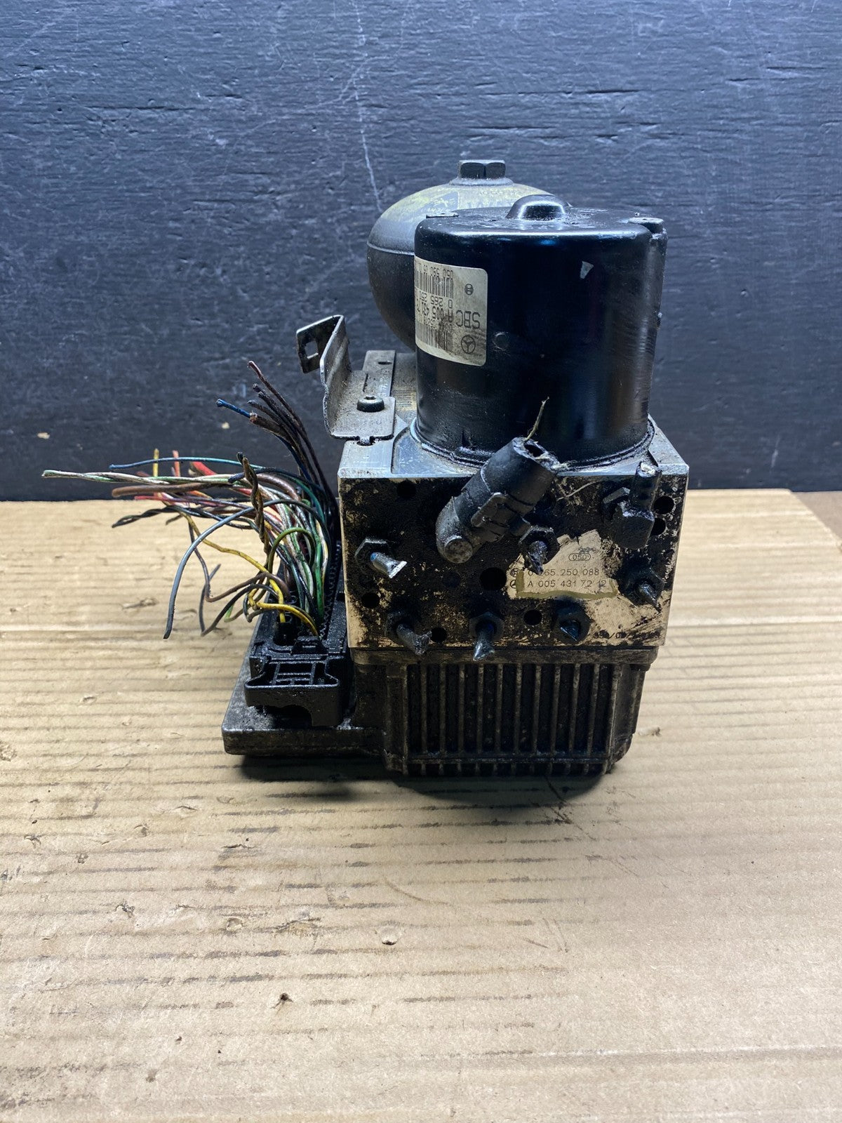 2006 to 2009 Mercedes E350 ABS Anti Lock Brake Pump 0265250088 AE6254 DG5