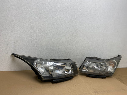 2011 to 2015 Chevrolet Cruze Halogen Left+Right Set Headlights AE6644 DW2