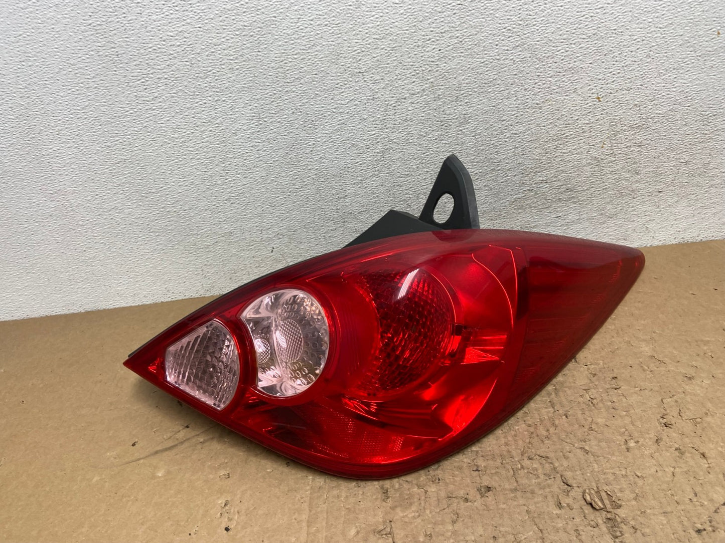 2007 - 2012 Nissan Versa Hatchback Right Passenger Side Tail Light AG1414 LK0