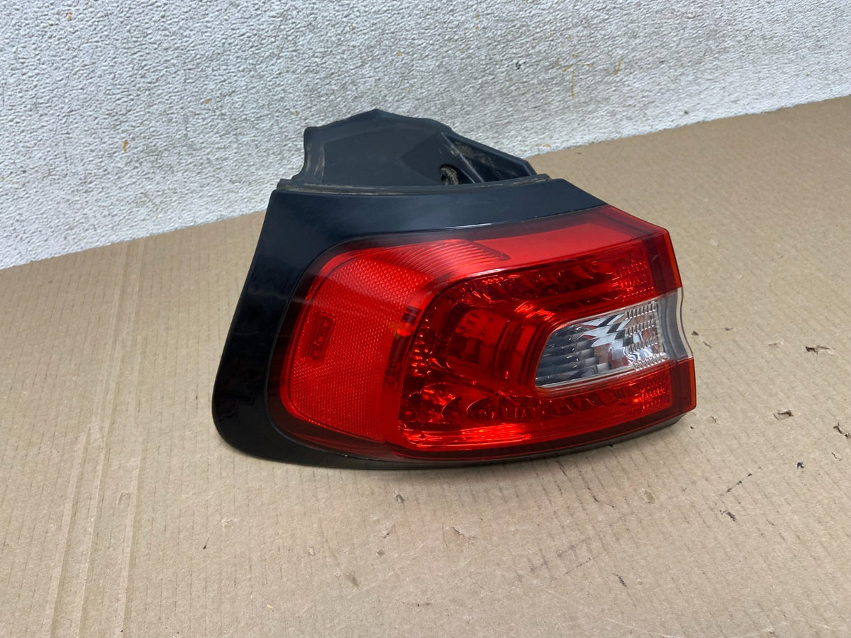 2014 to 2018 Jeep Cherokee Left Driver LH Side Tail Light AI9475 LK0