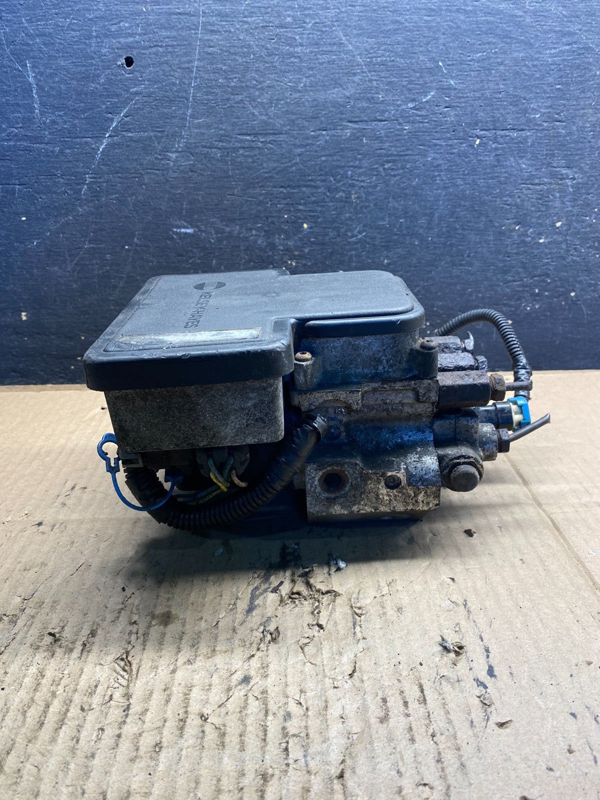 1998 to 1999 Chevrolet Suburban Anti-Lock Brake Pump/Module 12765501 AB27873