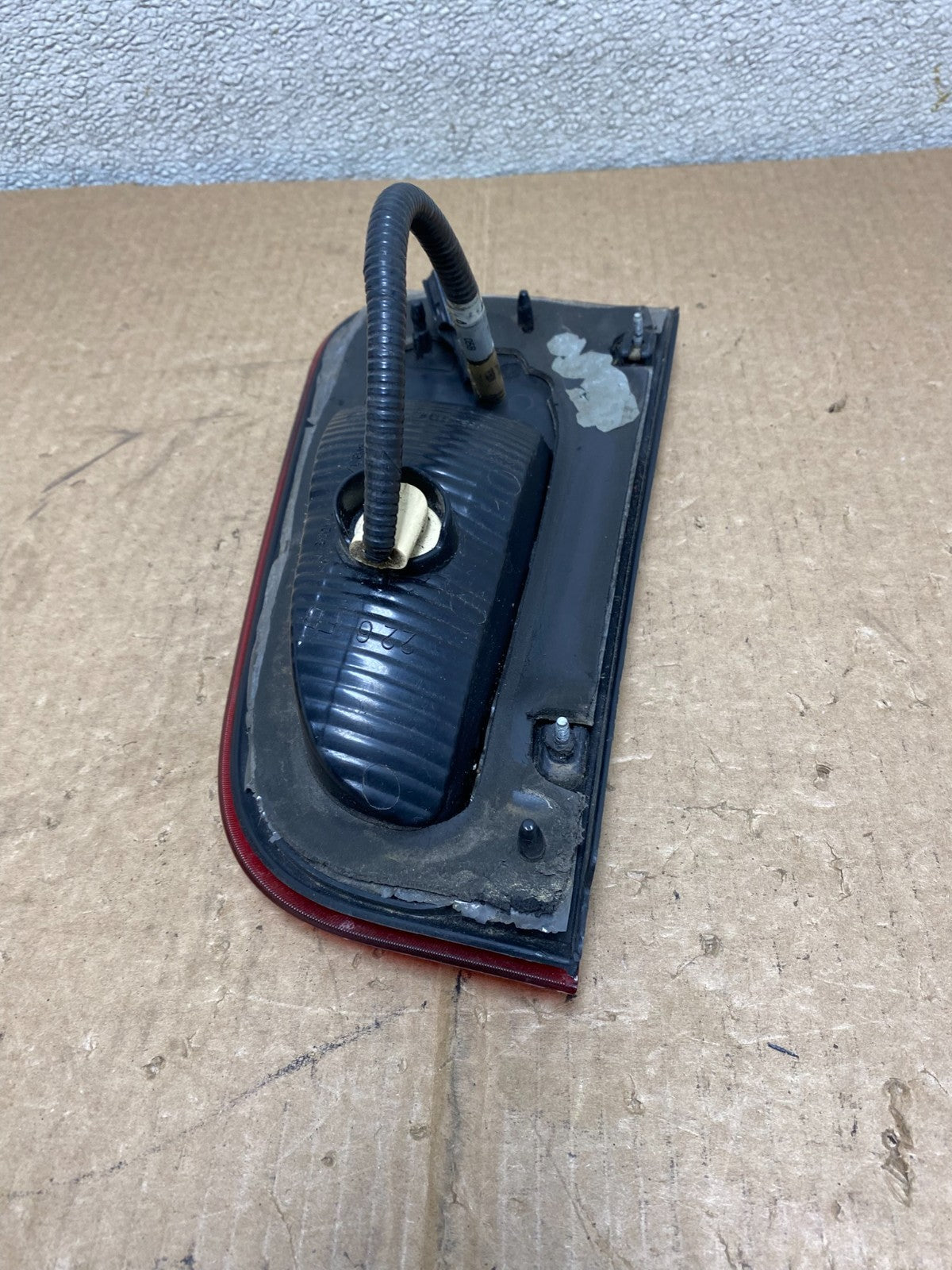 2003-2006 Lincoln Navigator Right Passenger Side Tail Light Inner V1153 DW7