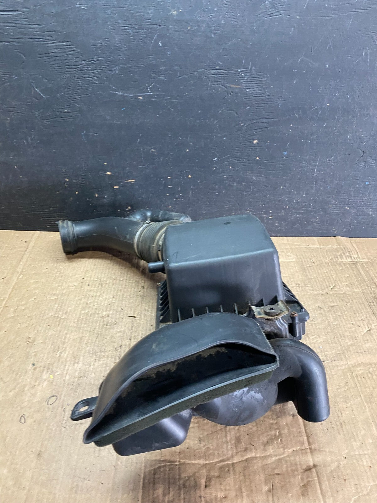 2011 to 2014 Dodge Avenger Chrysler 200 3.6L Air Cleaner Filter Box O3250 OEM DG2