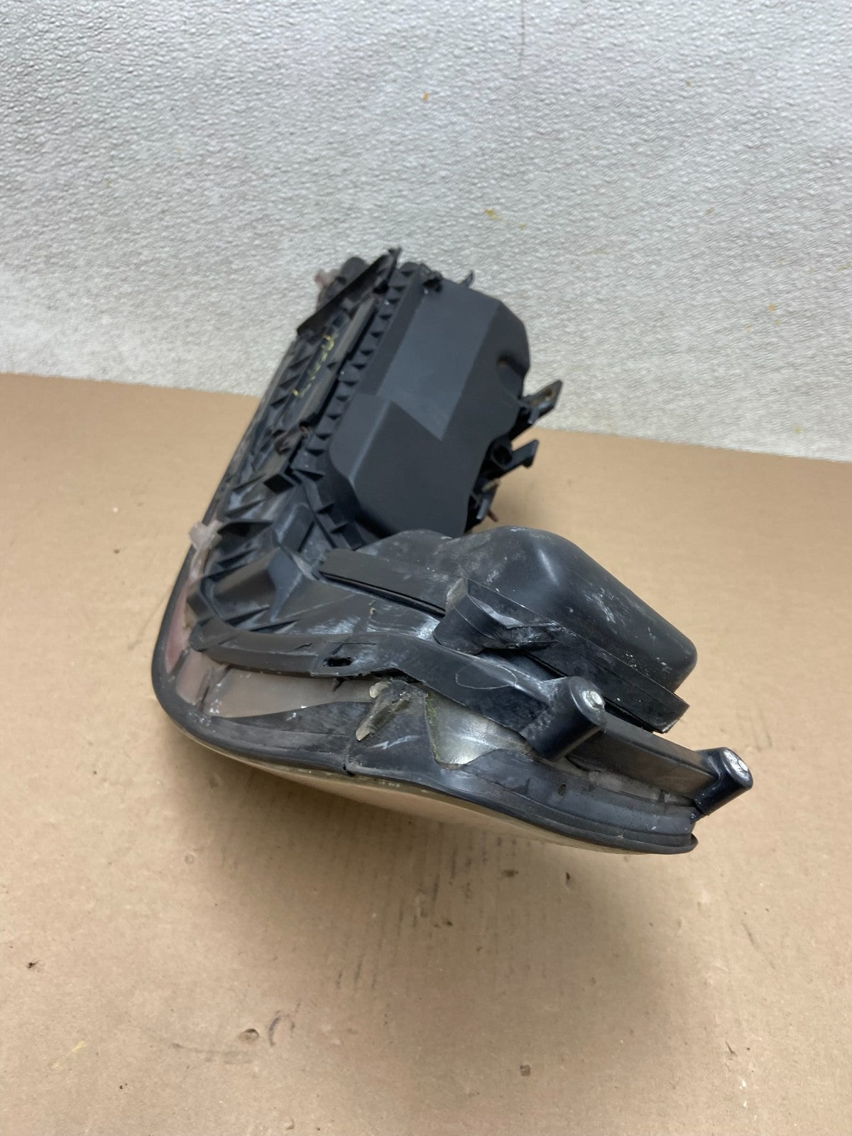 2005 to 2011 Lincoln Town Car Right Passenger Rh Side Headlight AB5017 DW6
