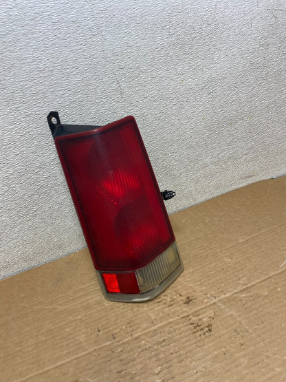 1996-1999 GMC Savana Express 1500 Van Left Driver Lh Tail Light Oem Z1419 DW2