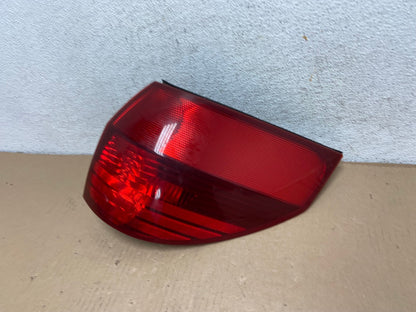 2004-2005 Toyota Sienna Right Passenger Rh Side Tail Light AF3066 LK1