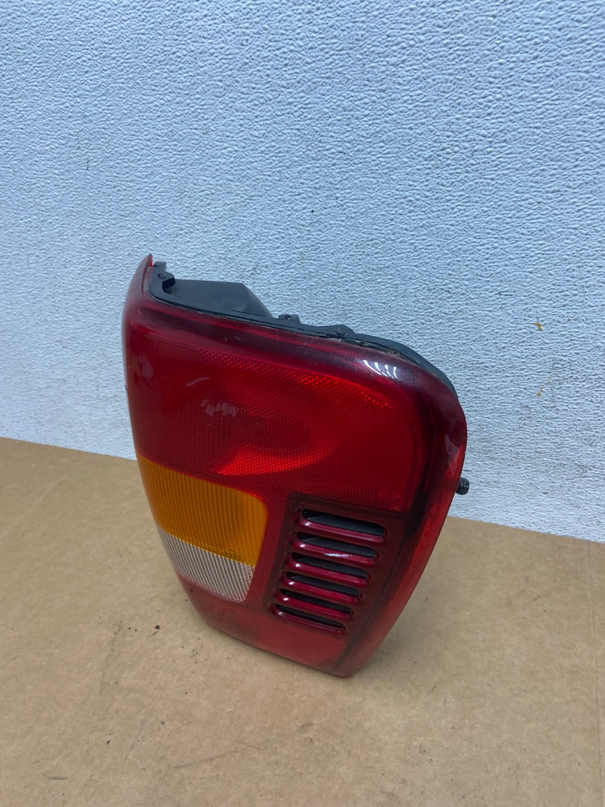 1999-2004 Jeep Grand Cherokee WJ Right Passenger Rh Tail Light AE2982 LK1