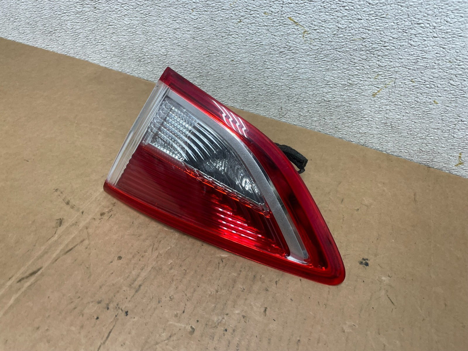 2013 to 2016 Ford Escape Right Passenger RH Side Inner Tail Light OEM Q6724 DW1