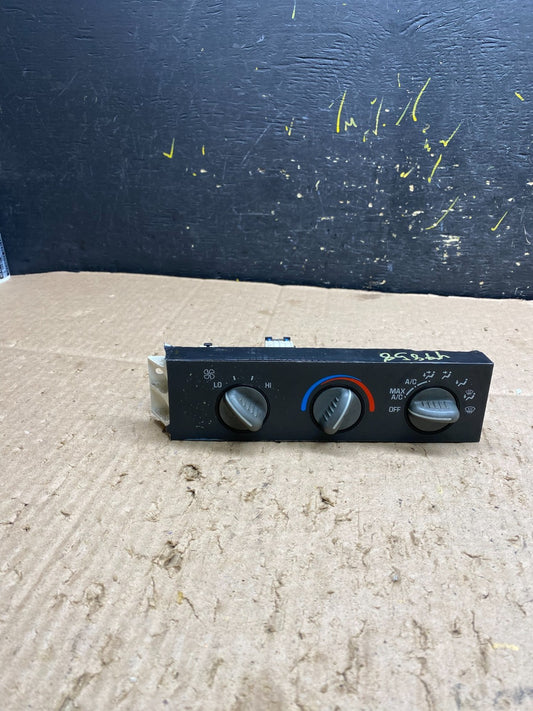 2001 - 2007 GMC Chevrolet Express 1500 Climate Control A/C Y7858 DG0