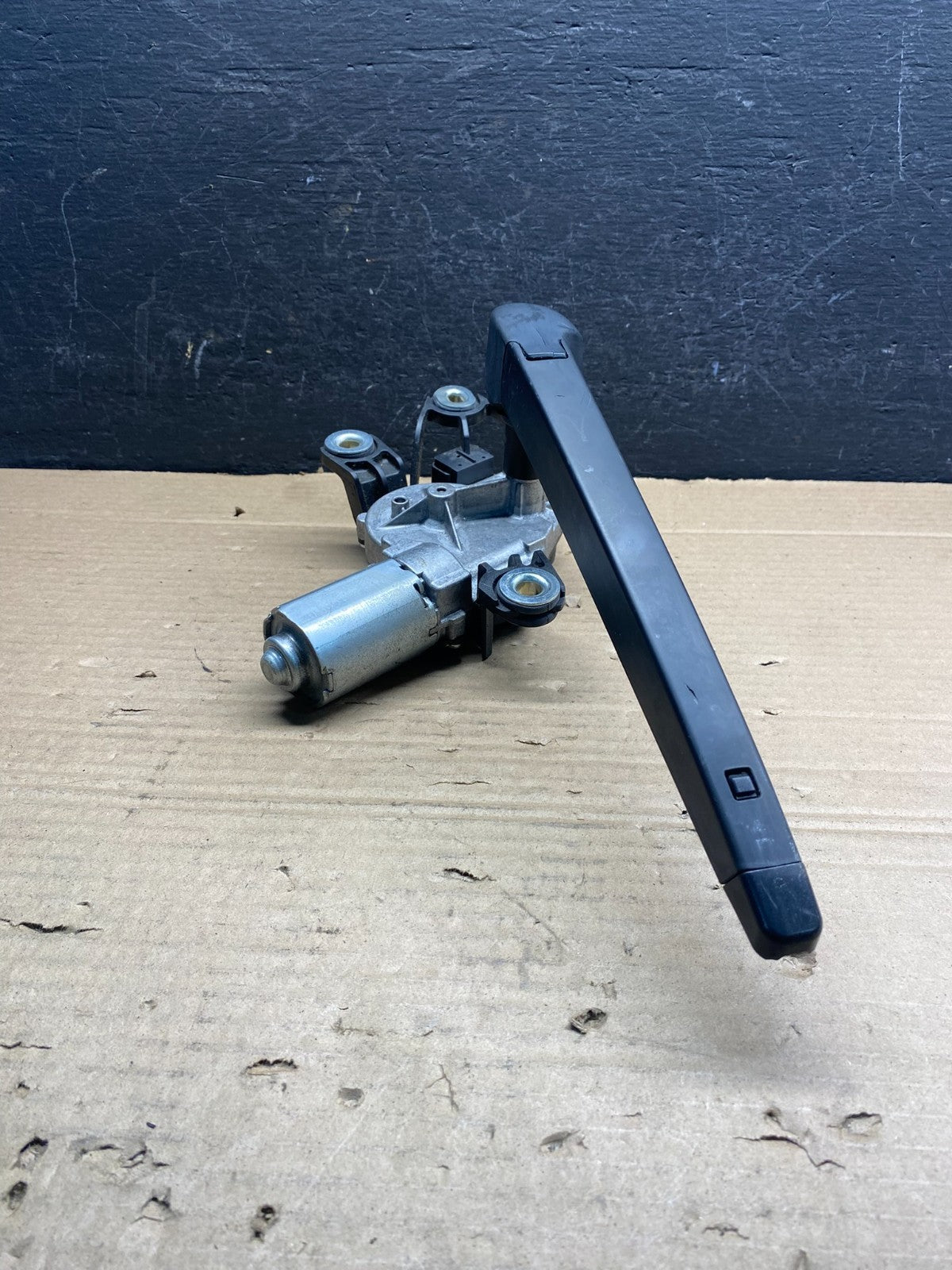 2010 to 2014 Volkswagen Golf Rear Windshield Wiper Motor ad9471 DG2