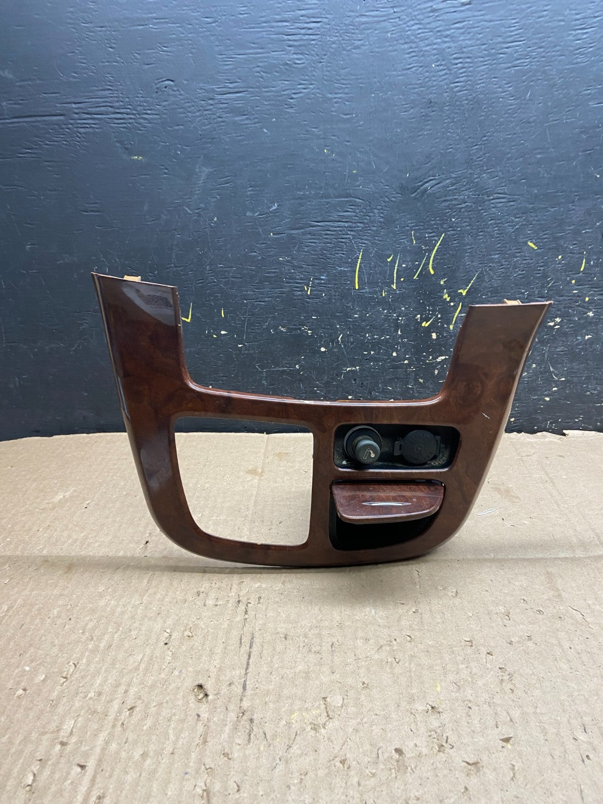2006 - 2012 Kia Sedona Center Shifter Power Outlet Cover Trim Bezel Y5238 DG1