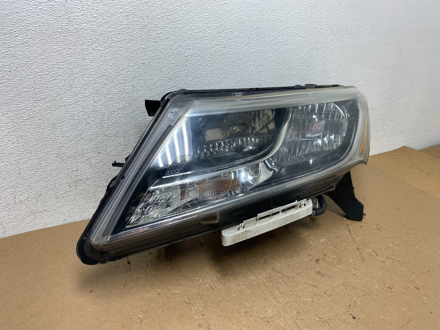 2013 - 2016 Nissan Pathfinder Left Driver LH Side Headlight Halogen AD80692