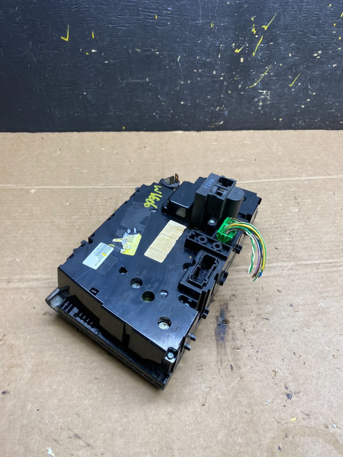 2003-2013 Volvo XC90 Center A/C Climate Control Radio Panel Bezel W6606 DG3